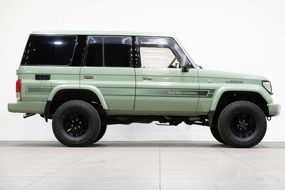 70 Series Land Cruiser Decal Body Stripe Kit (Kagoshima) - 76 Series (2007-)